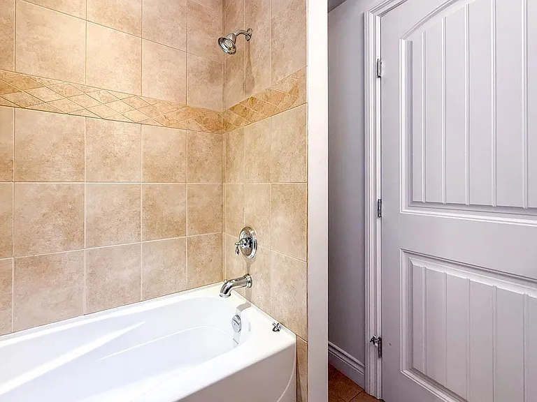 2307 Marine Dr — Photo 23