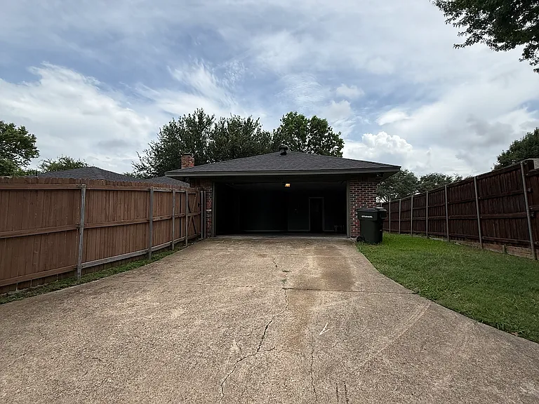2425 Coleshire Dr — Photo 36