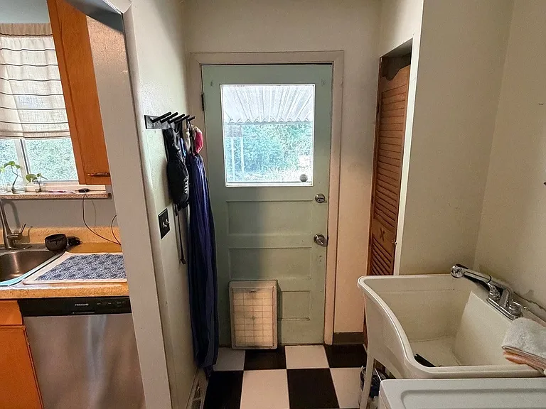 2835 Eaton St — Photo 8