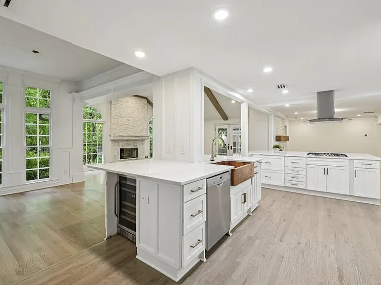 1905 Gainsborough Dr — Photo 20