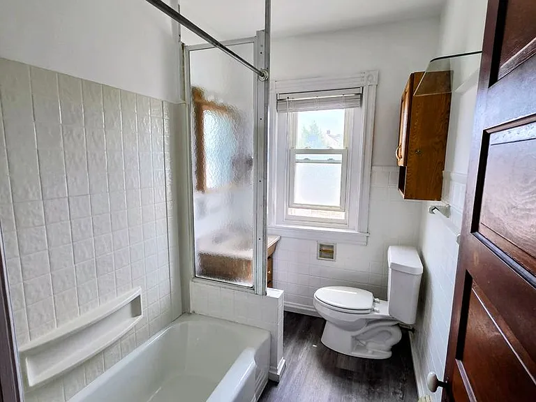 424 E Locust St — Photo 10