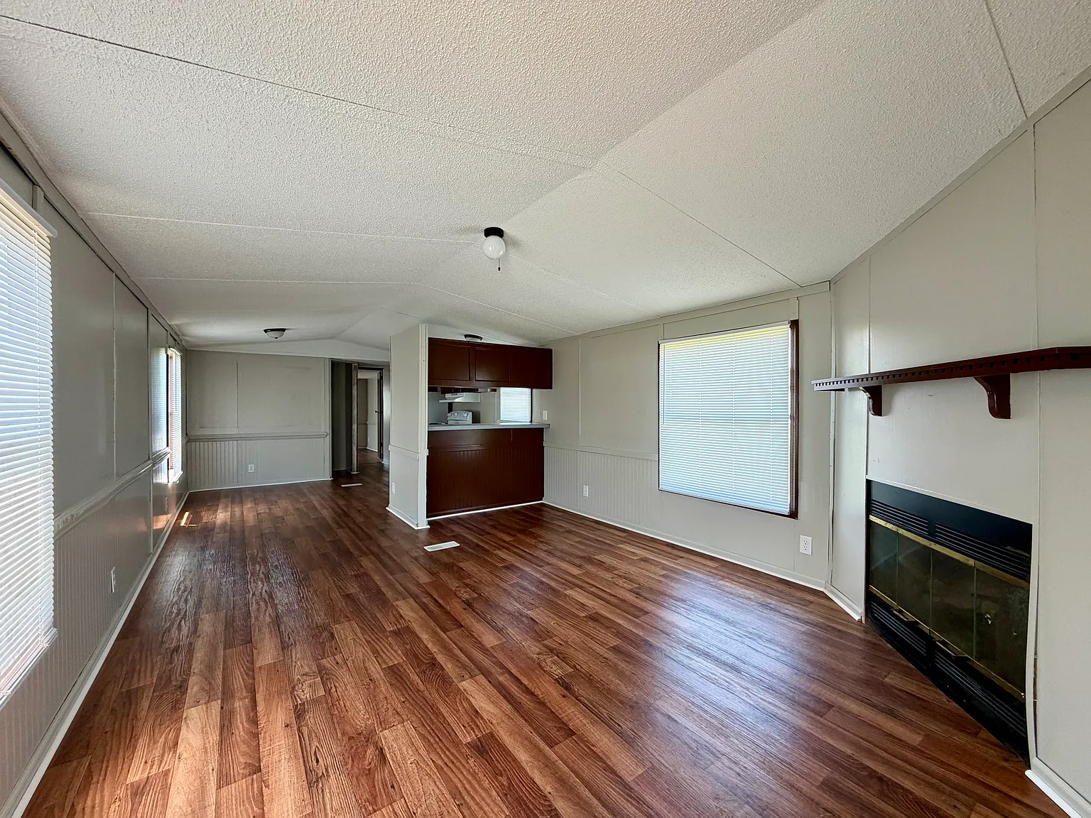 2 bed, $995 — Photo 2