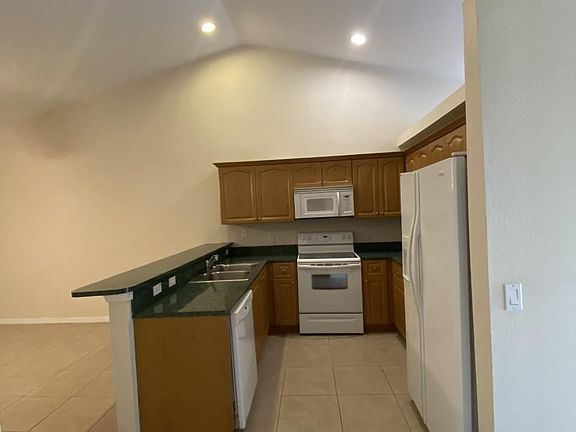 4th image of 11393 Poplin Ave