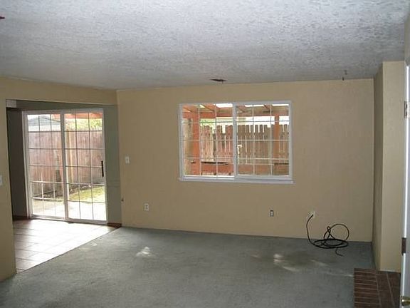 3rd image of 719 Sarah Park Cir