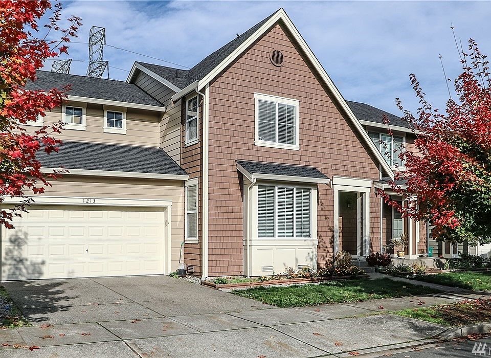 1st image of 1213 32nd Pl NE