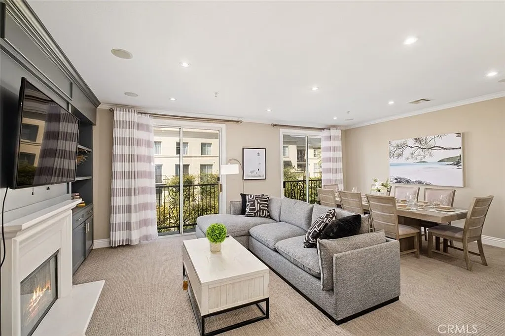 2 bed, 2.5 bath, 1523 sqft, $4,500 — Photo 3