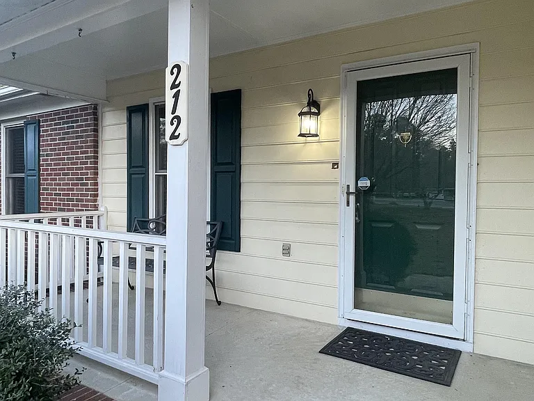 212 Sprucepine Dr — Photo 3