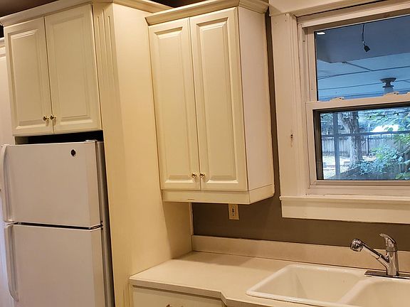 5th image of 2126 Sherwood Ave #1
