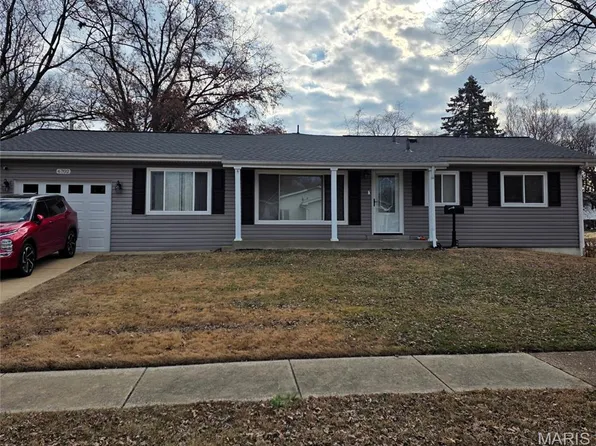 6702 Flowervale Dr, Hazelwood, MO 63042