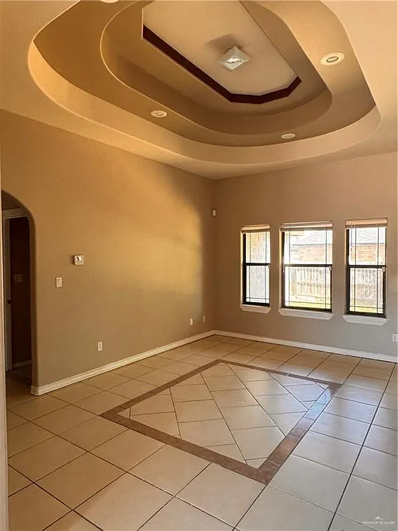 3 bed, 2.0 bath, 1424 sqft, $1,400 — Photo 2