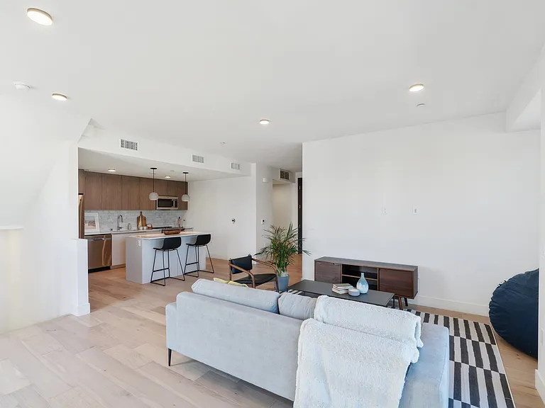 5751 Lexington Ave #201 — Photo 14