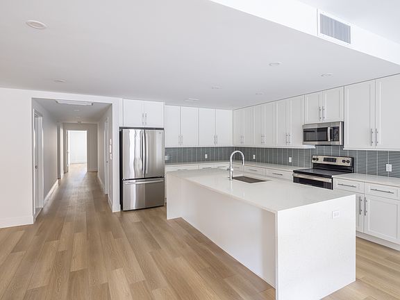 3rd image of 220 E 86th St #3A