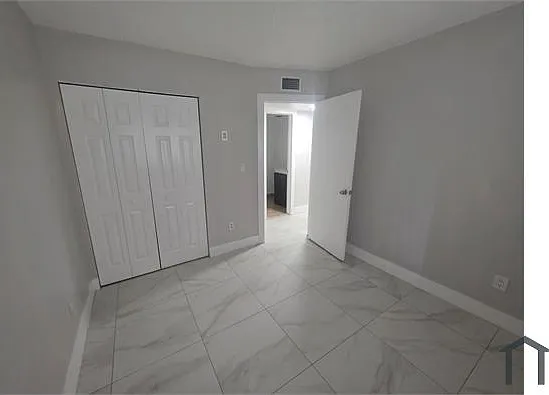 2 bed, 945 sqft, $2,300 — Photo 2
