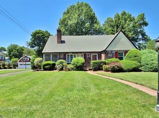 450 Sterling Pl, Ridgewood, NJ 07450