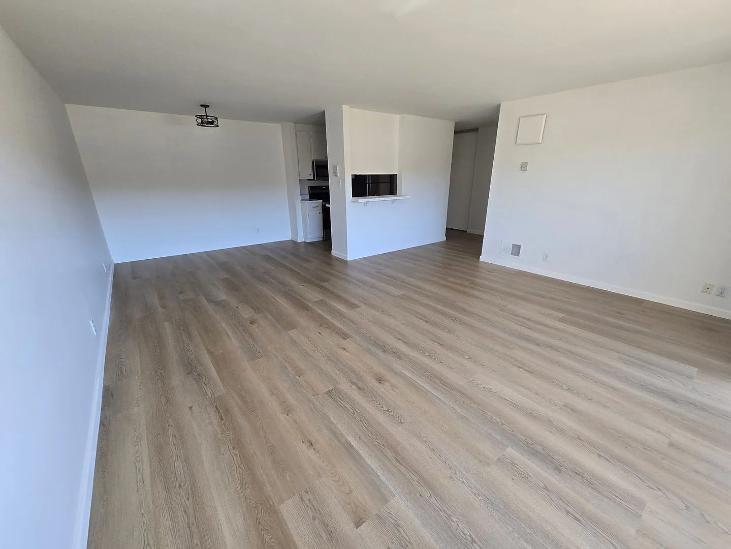 1190 W. Hillsdale Blvd. — Photo 3