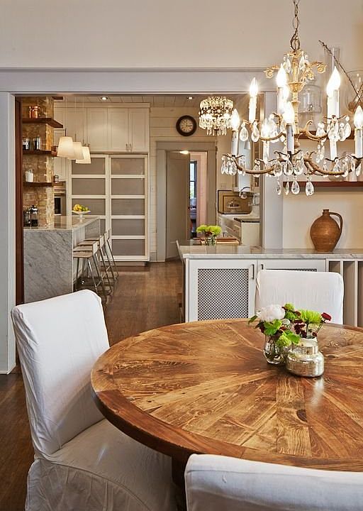 dining to kitchen 