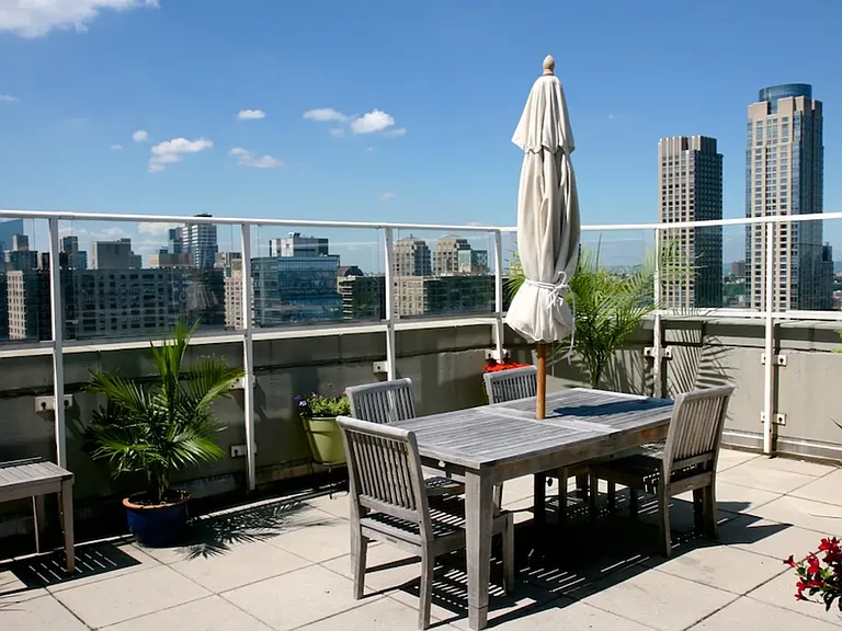 201 W 72nd St #10F — Photo 12
