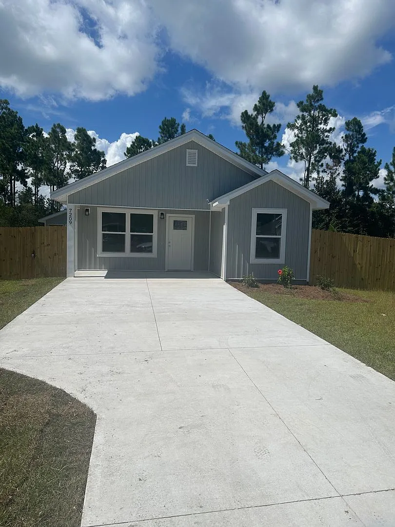 Panama City - Utilities Included - 3 Bedroom/2 Bathrooms — Photo 1