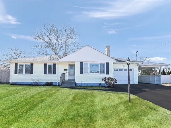 77 Robert Gray Ave, Tiverton, RI 02878
