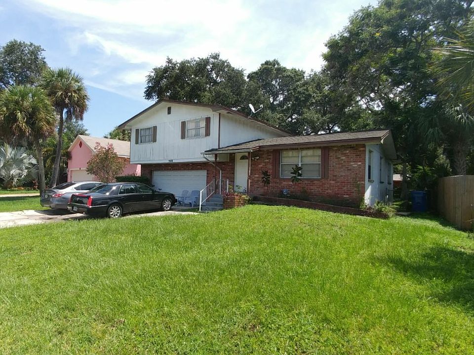 Large front yard on quiet rd