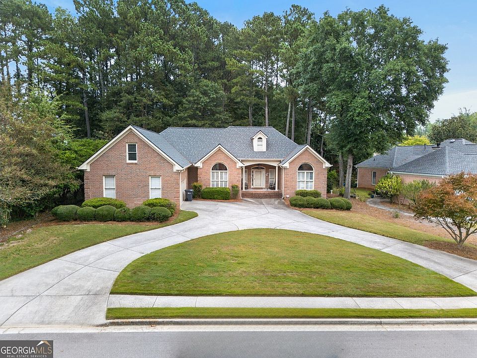 1st image of 403 Magnolia Ct