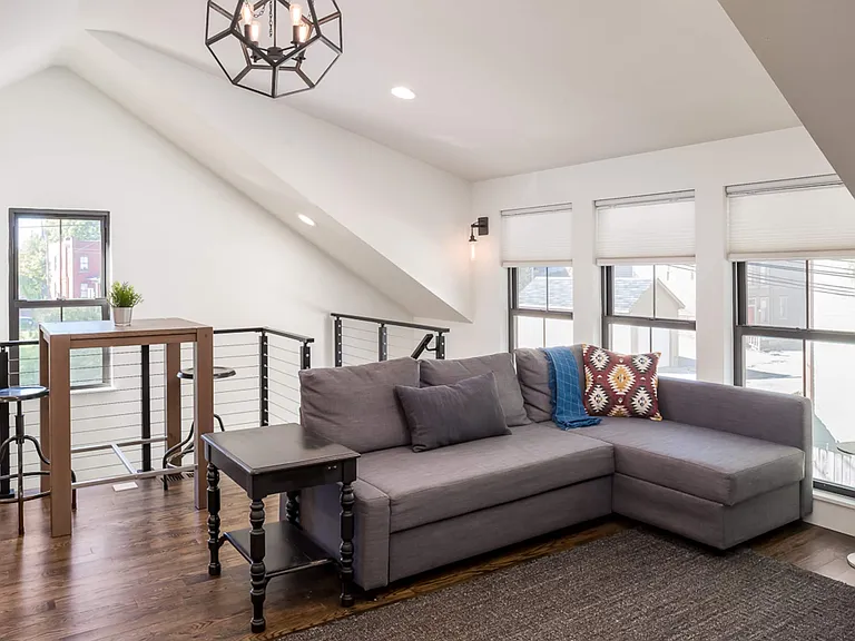 1096 Beacon Aly — Photo 1