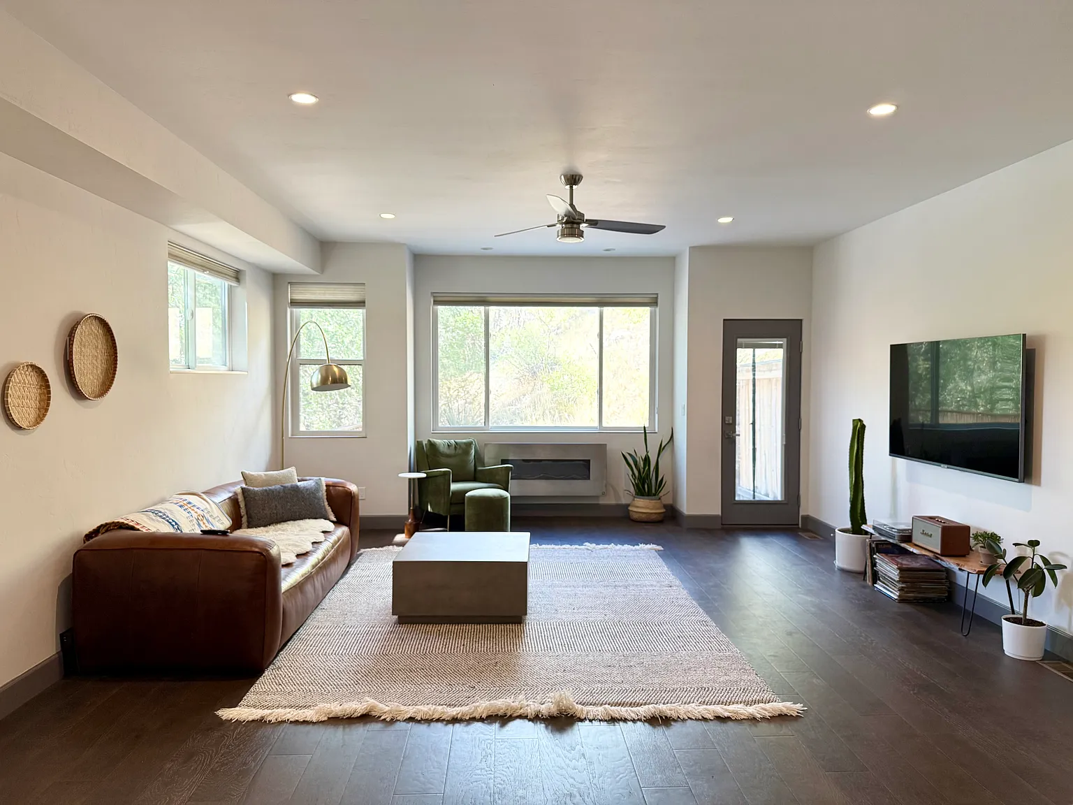 3 bed, 2.5 bath, 1700 sqft, $3,400 — Photo 2