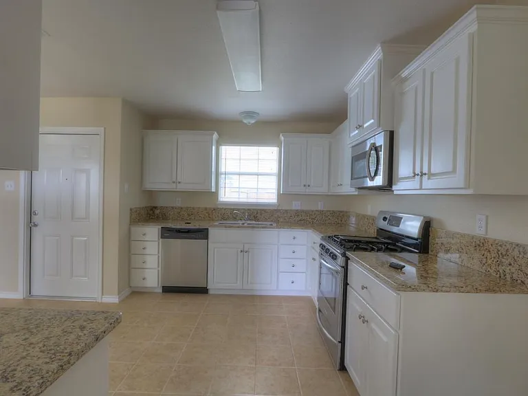 5126 Bevly Dr — Photo 6
