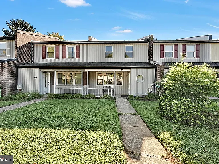 3 bed, 1.5 bath, 1402 sqft, $2,150 — Photo 2
