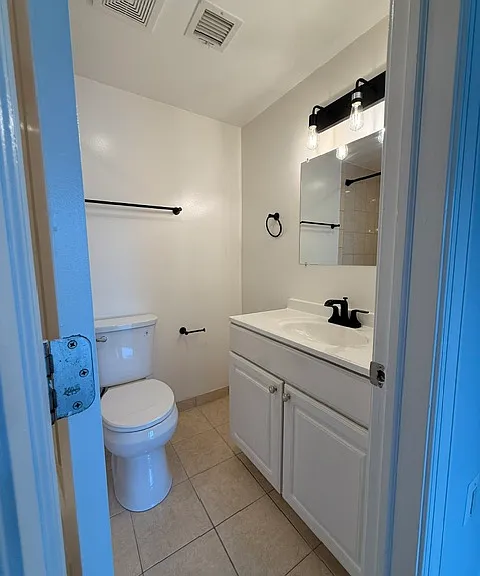 6300 Hil Mar Dr #5-8 — Photo 8