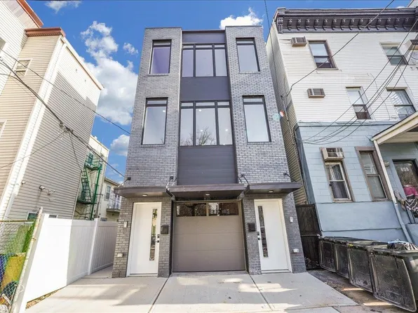 810 6th St, Union City, NJ 07087