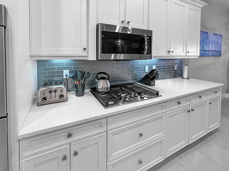 4594 Kensington Cir — Photo 3