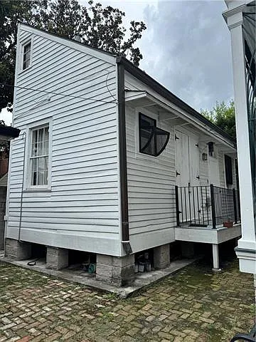 2211 Camp St