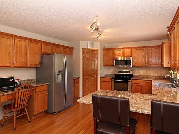 3rd image of 15092 Bridgewater Dr