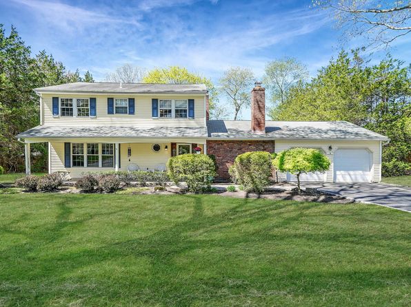 10 Jomar Road, Shoreham, NY 11786