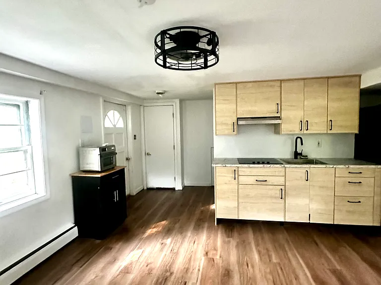 38 Oak Ridge Rd — Photo 2