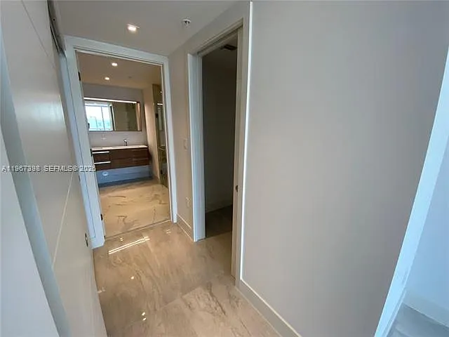 9521 E Bay Harbor Dr — Photo 21