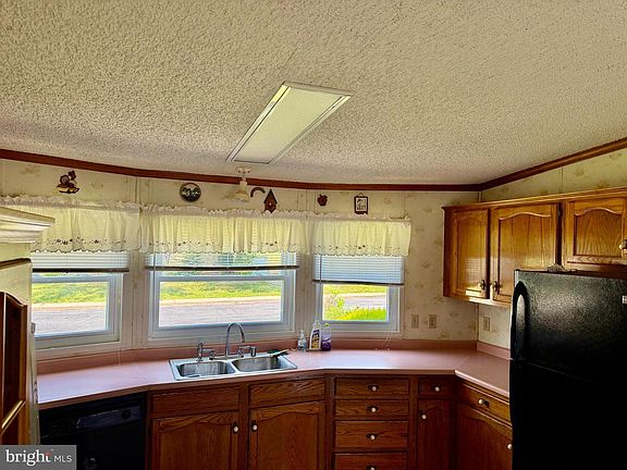 5th image of 16 Lee Dr #643
