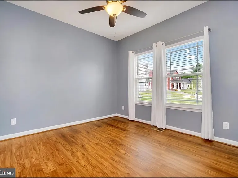 106 Ridgeway St — Photo 6