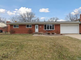 8414 Concord Rd, Grosse Ile, MI 48138