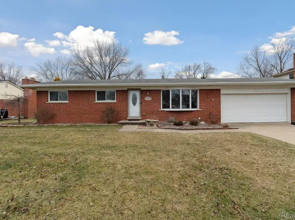 8414 Concord Rd, Grosse Ile, MI 48138