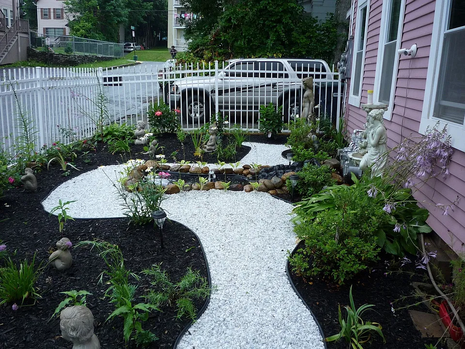 Front garden w/ pond #2