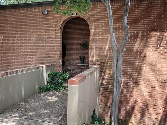 2nd image of 514 E Avenue J APT B