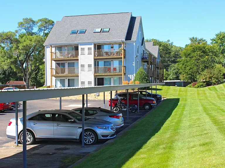 Harbor Cove Apartments — Photo 14