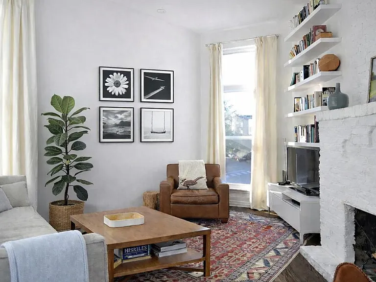 223 W Wisconsin St #2C — Photo 1