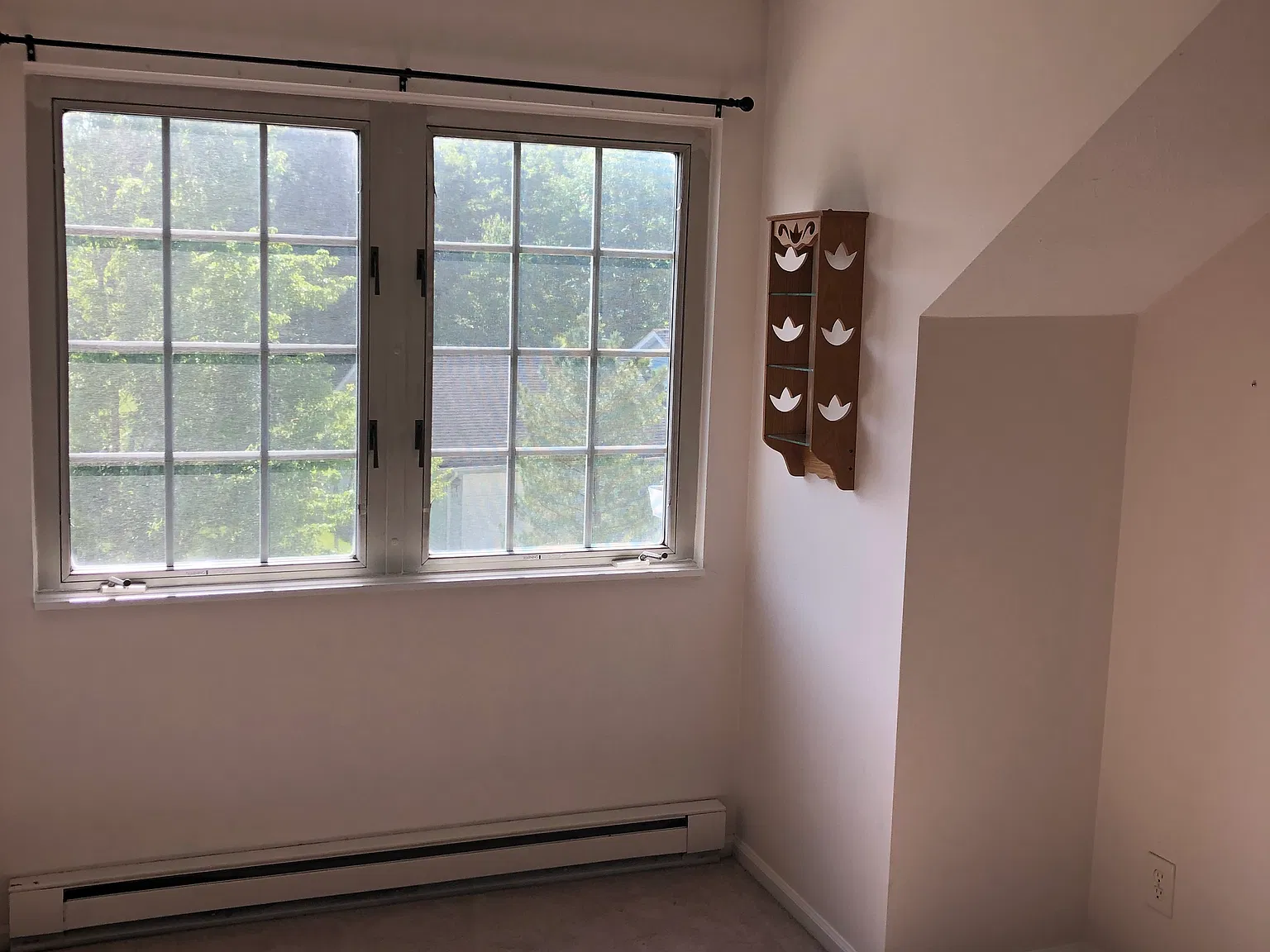 211 S Oval Dr — Photo 2