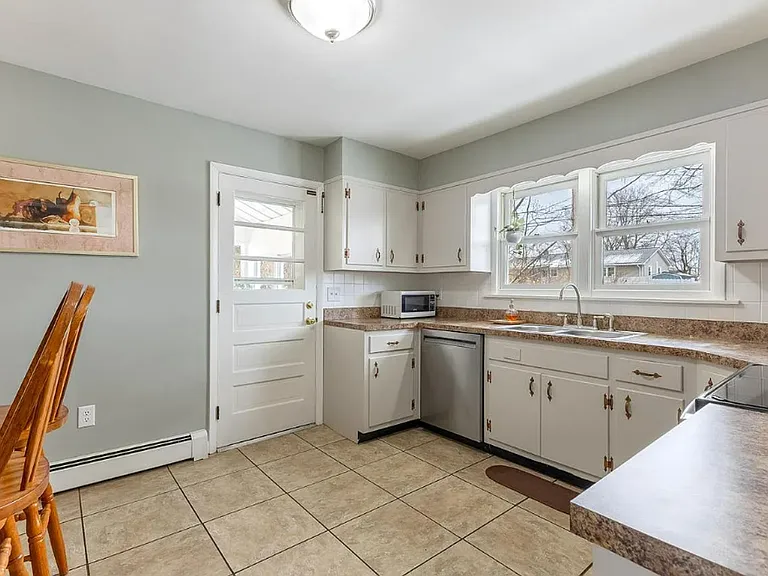 1343 Harris St — Photo 7