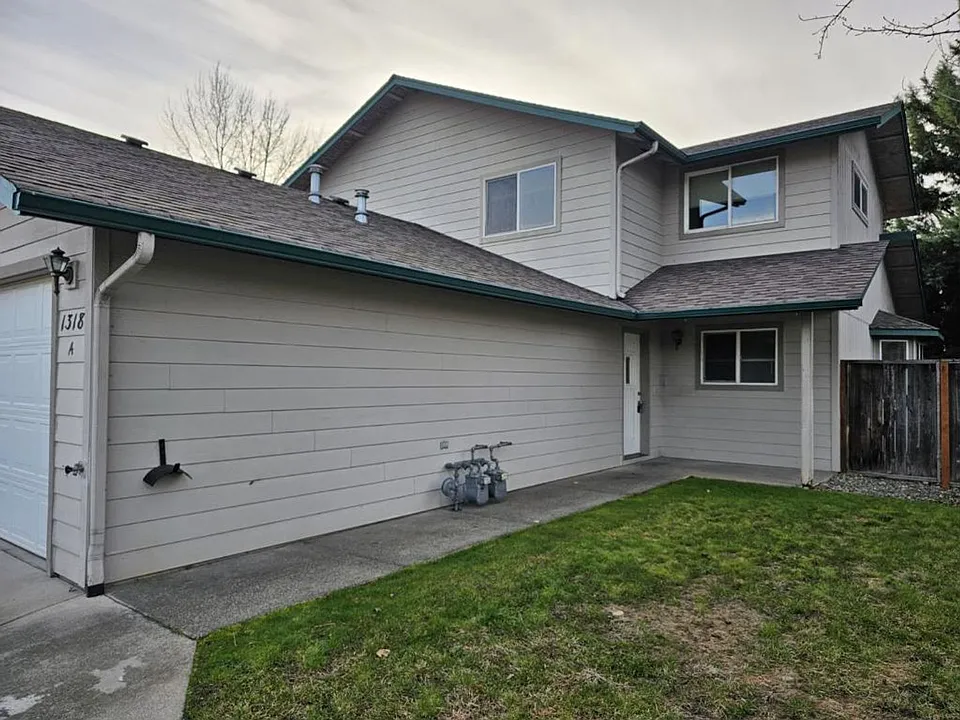 1318 Golden Park Dr