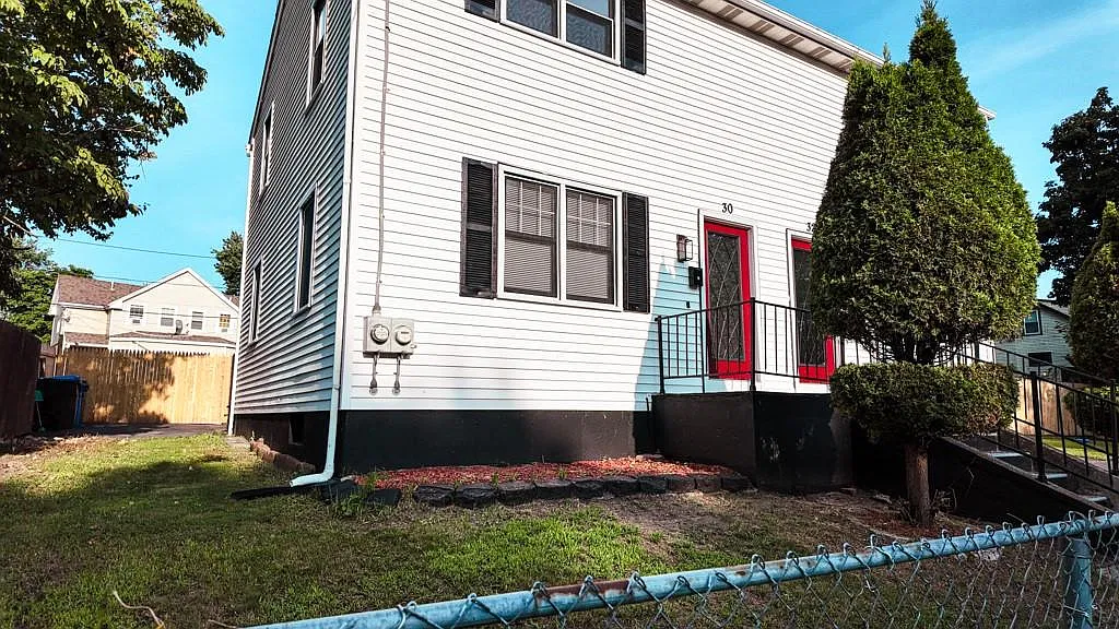 2 bed, $2,300 — Photo 1