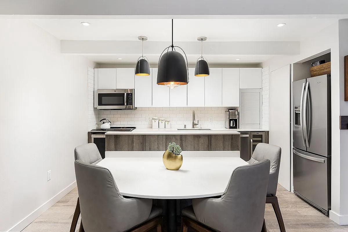 1 bed, 640 sqft, $10,000 — Photo 2